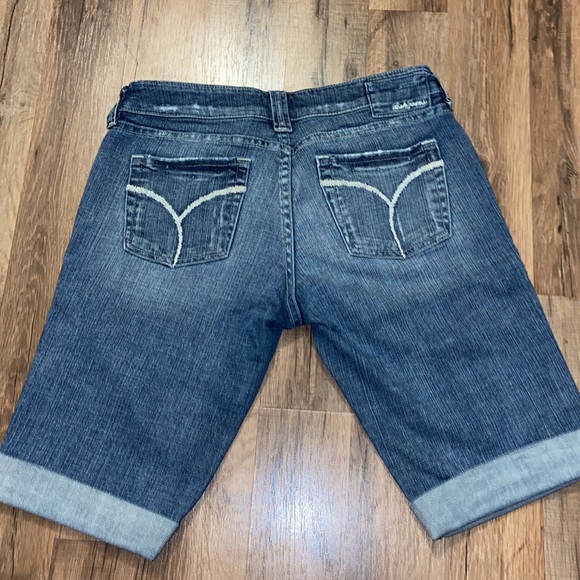 Dish women’s shorts - Picture 2 of 2